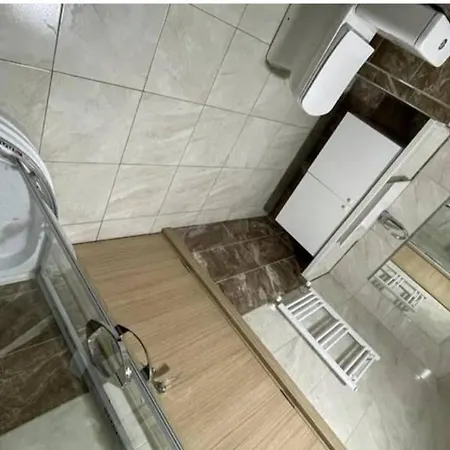 Al Farabie Lokante شقة *